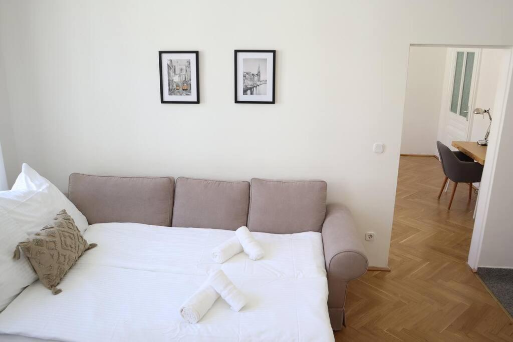 Bloom - Cozy Apartment, 5 Stops To Center Apartment Wien